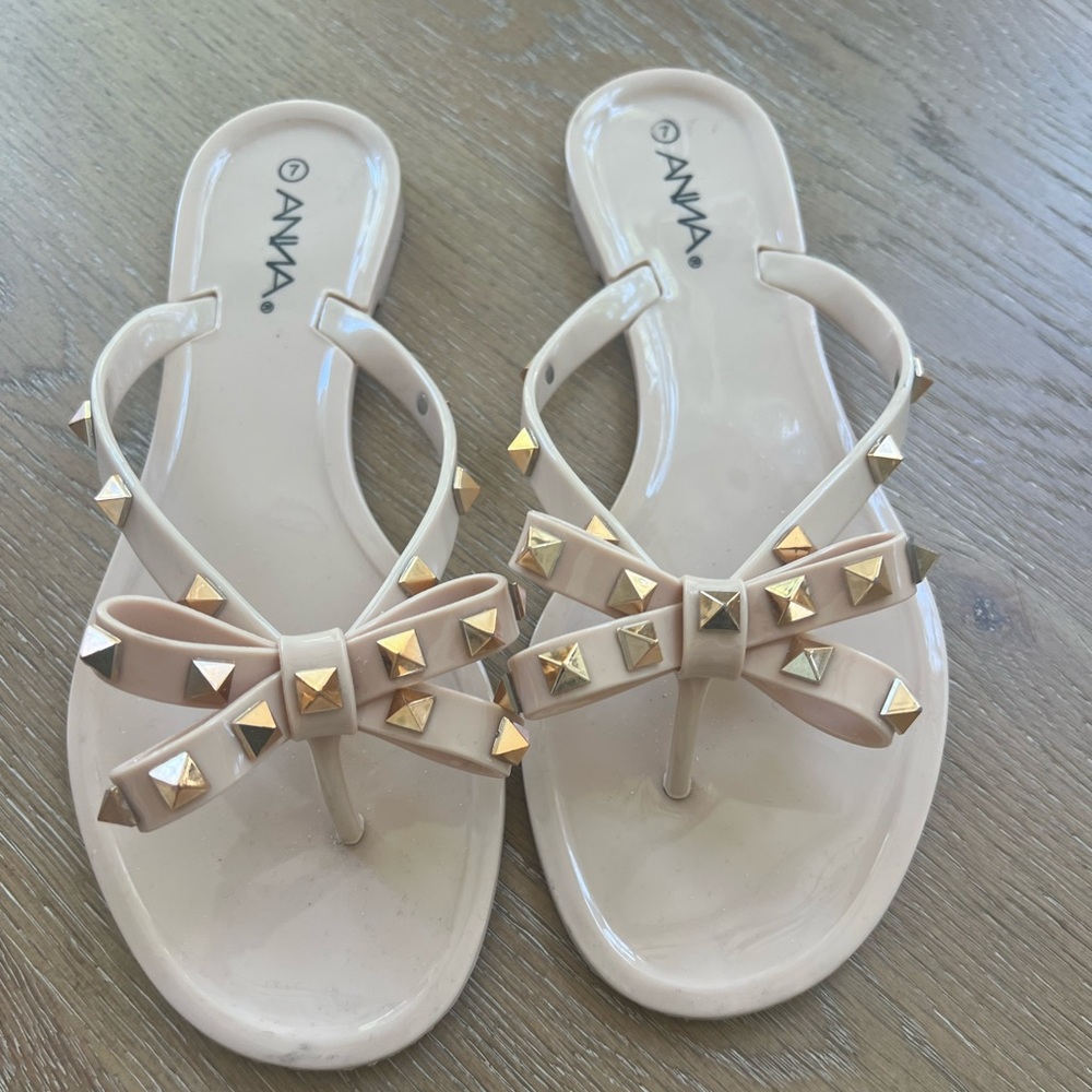 Tuckernuck jelly sandals. 7 m